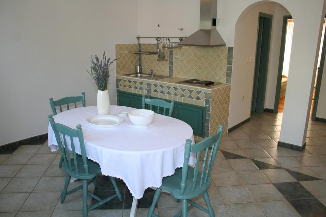 Apartmani Mladina Jelsa  Bagian luar foto