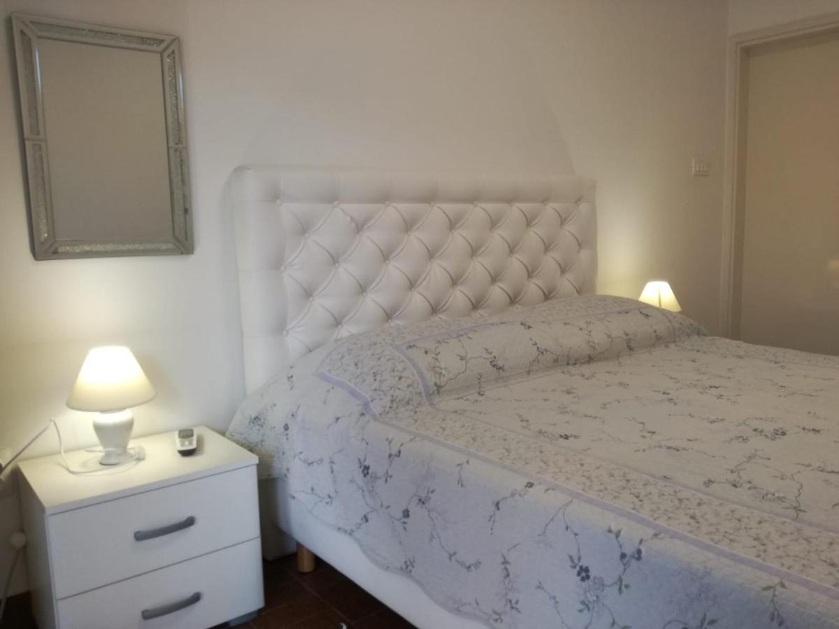 Apartmani Mladina Jelsa  Bagian luar foto